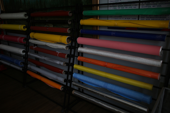 Warna-warni 0.4mm Fireproof Fiberglass Welding Cloth Fiberglass Cloth Roll