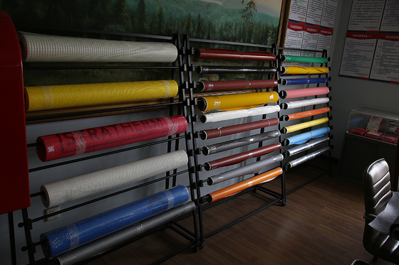 Gulungan Kain Fiberglass Isolasi Tahan Api Dengan Pola Dasar Yang Berbeda