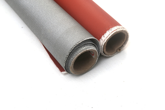 Kain Fiberglass Dilapisi PU 0.8mm 850gsm Perlindungan Pengelasan Tahan Lama Dan Tirai Asap